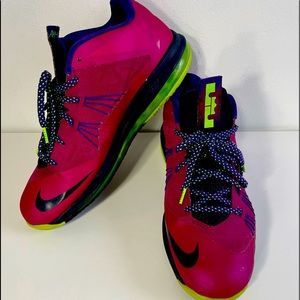 Men’s size 13- Nike Air Max Lebron low Lebroncurial 2013 579765–601